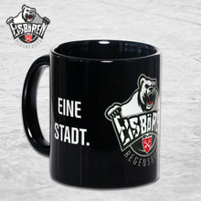 Lade das Bild in den Galerie-Viewer, Eisbären Kaffeetasse schwarz &quot;EINE STADT. EIN TEAM.&quot;
