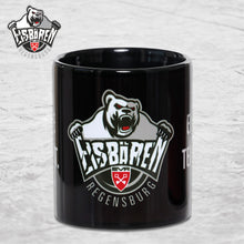 Lade das Bild in den Galerie-Viewer, Eisbären Kaffeetasse schwarz &quot;EINE STADT. EIN TEAM.&quot;
