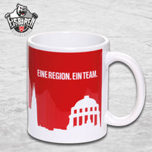 Lade das Bild in den Galerie-Viewer, Eisbären Kaffeetasse/-becher weiß/rot in neuem Design
